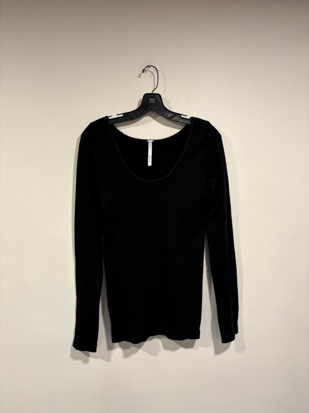 Classic Scoop Neck Long Sleeve Top - Black